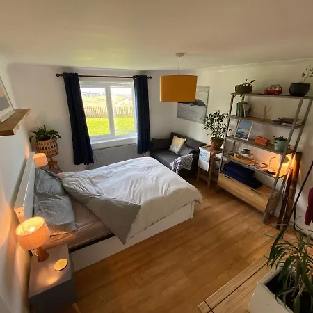 Sea Views On Fistral. Lovely Private Bedroom New Quay