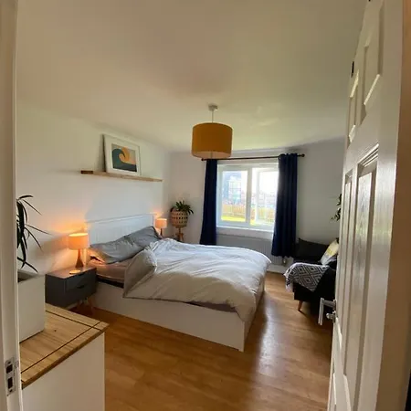 Sea Views On Fistral. Lovely Private Bedroom *