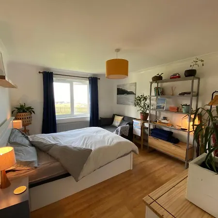 Sea Views On Fistral. Lovely Private Bedroom Alloggio in famiglia *